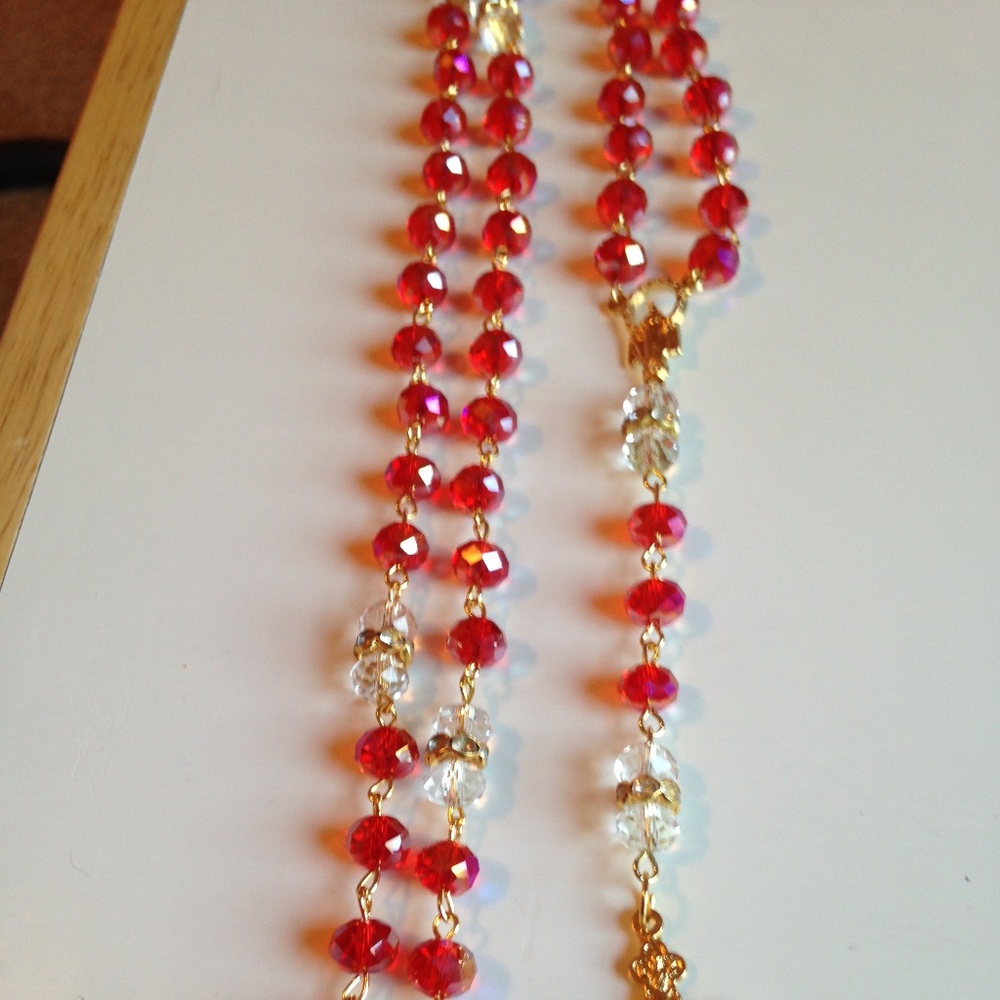 RED SPARKLING ROSARY/NECKLACE